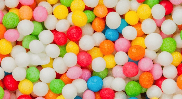 着色料の有無を確認してドッグフードを選ぶ